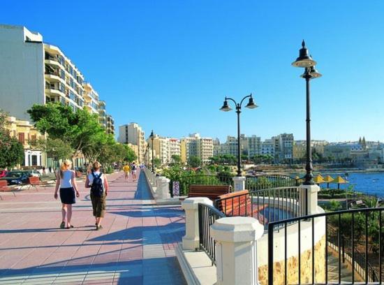 Modern Family Holiday Retreat In Gzira Sliema Ngoại thất bức ảnh