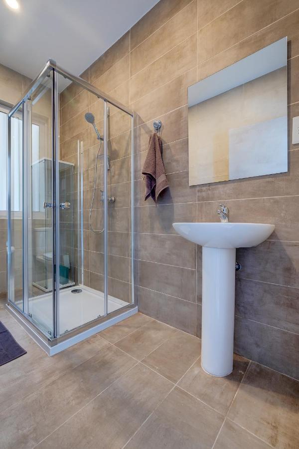 Modern Family Holiday Retreat In Gzira Sliema Ngoại thất bức ảnh
