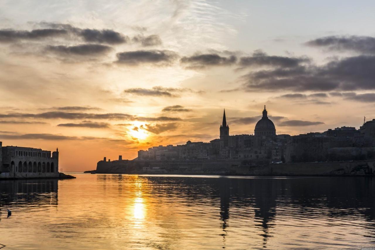 Modern Family Holiday Retreat In Gzira Sliema Ngoại thất bức ảnh