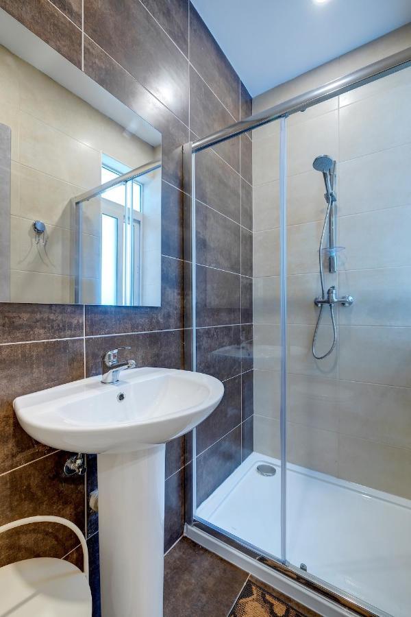Modern Family Holiday Retreat In Gzira Sliema Ngoại thất bức ảnh